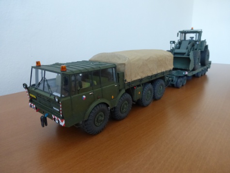 Tatra 813 8x8 Kolos