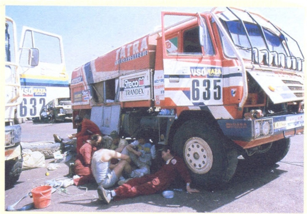 Tatra 815 VD 13 350 6x6.1 (Dakar 1986) (Plná velikost v novém okně) Tatra 815 VD 13 350 6x6.1 (Dakar 1986)