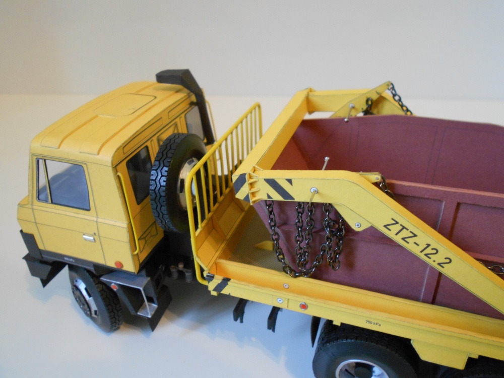 Tatra T815 ZTZ-12.2 - ramenový nakladač (Plná velikost v novém okně) Tatra T815 ZTZ-12.2 - ramenový nakladač