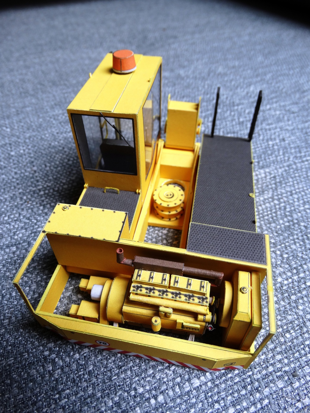 306704