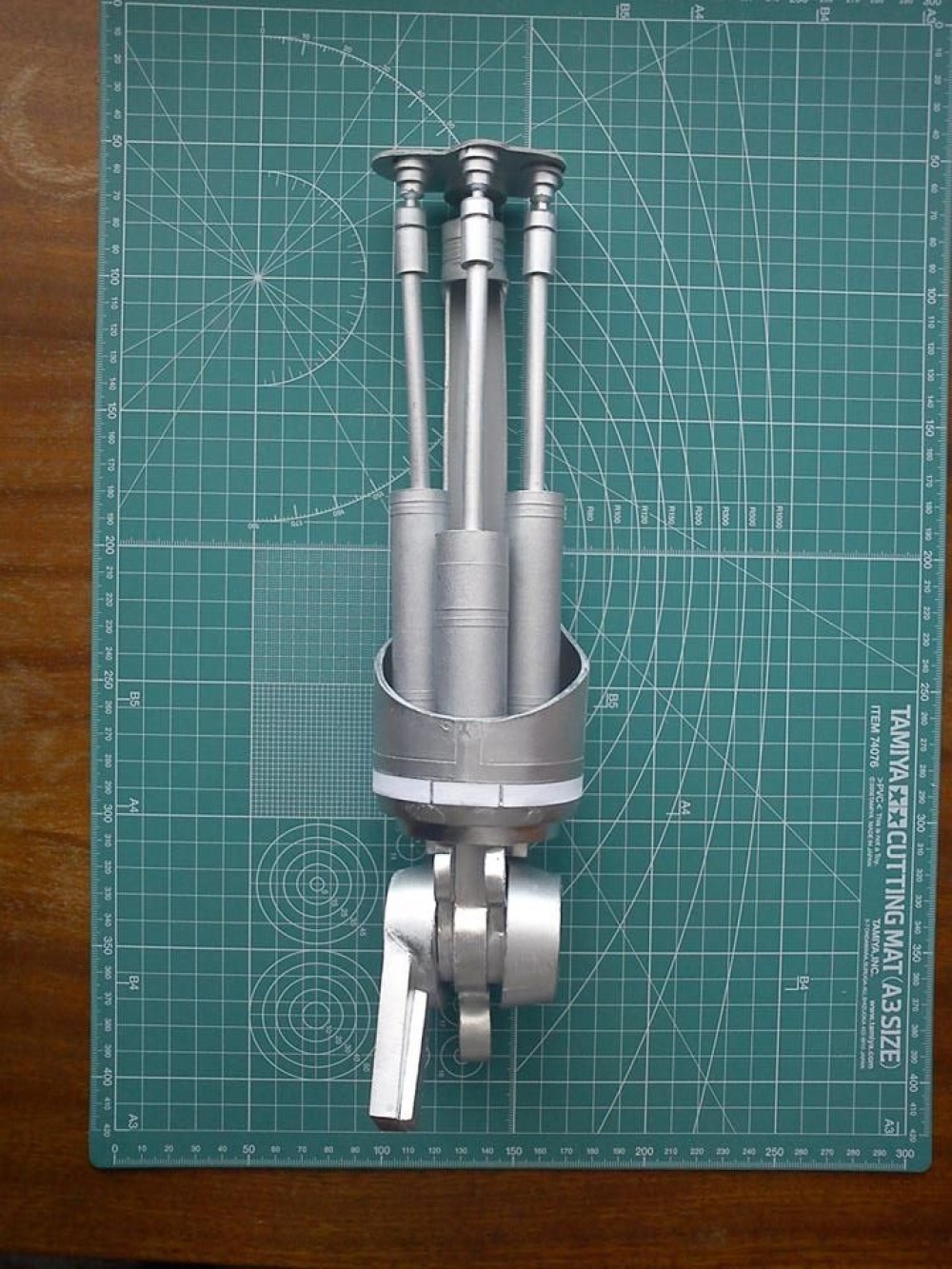 Terminator Endoskeleton hand (Plná velikost v novém okně) Terminator Endoskeleton hand