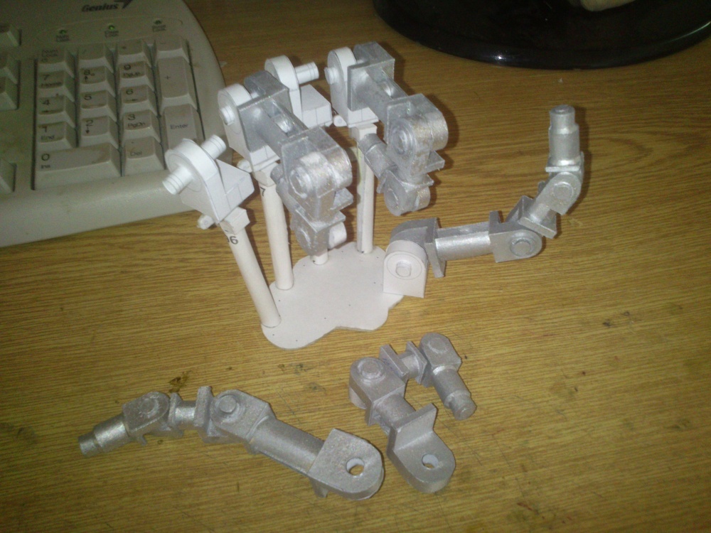 Terminátor Hand T-800 (Plná velikost v novém okně) Terminátor Hand T-800