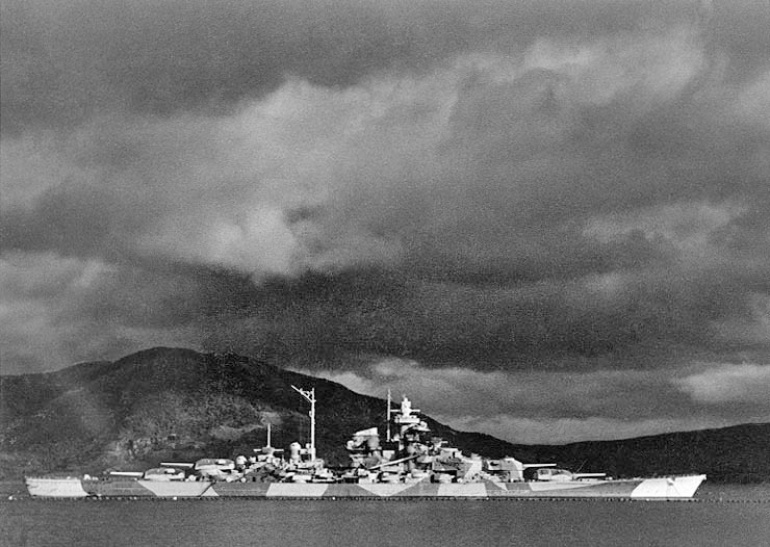 Tirpitz (Plná velikost v novém okně) Tirpitz