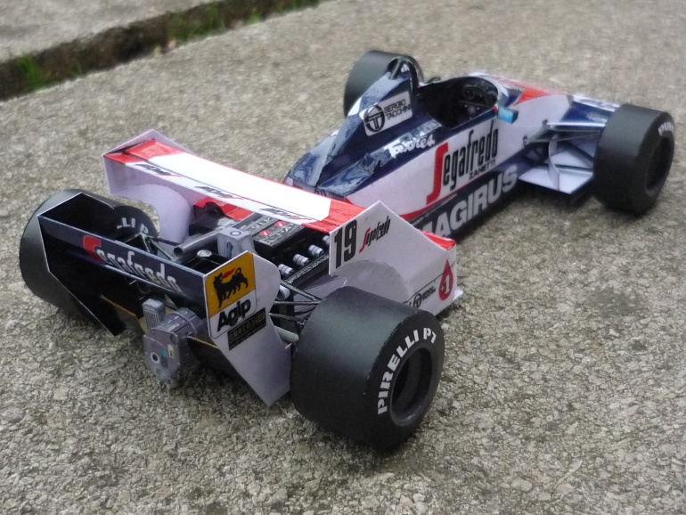 Toleman TG-183B A.Senna (Plná velikost v novém okně) Toleman TG-183B A.Senna