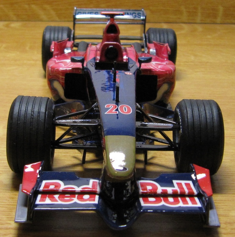 Toro Rosso STR1, Vitantonio Liuzzi, 2006 (Plná velikost v novém okně) Toro Rosso STR1, Vitantonio Liuzzi, 2006