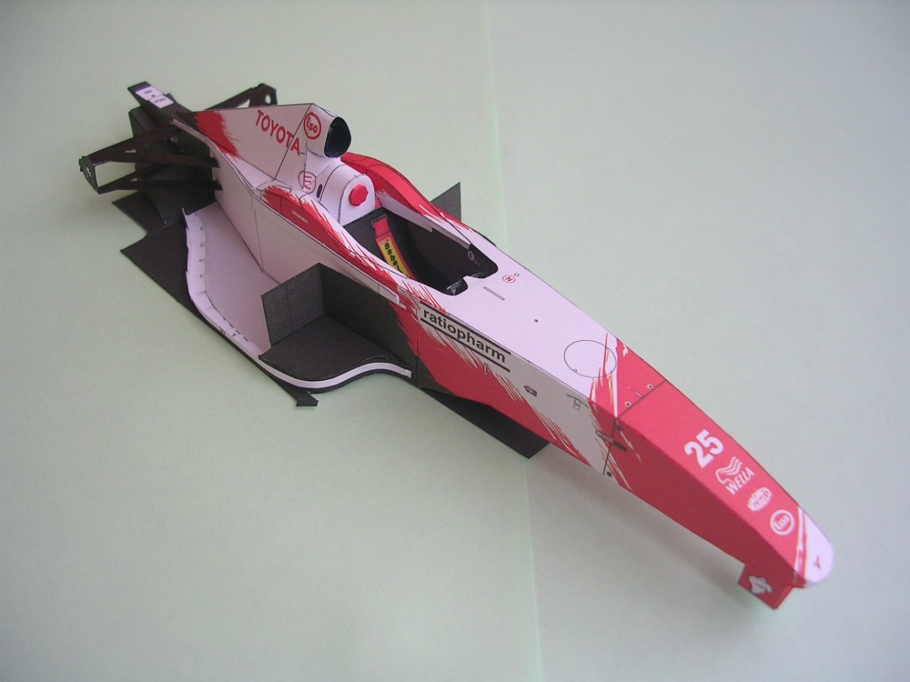 Toyota TF 102, 2002 Allan McNish (Plná velikost v novém okně) Toyota TF 102, 2002 Allan McNish