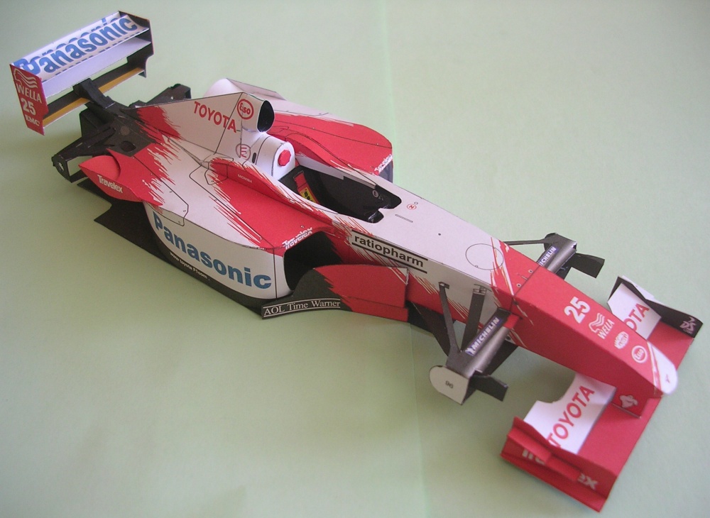 Toyota TF 102, 2002 Allan McNish (Plná velikost v novém okně) Toyota TF 102, 2002 Allan McNish