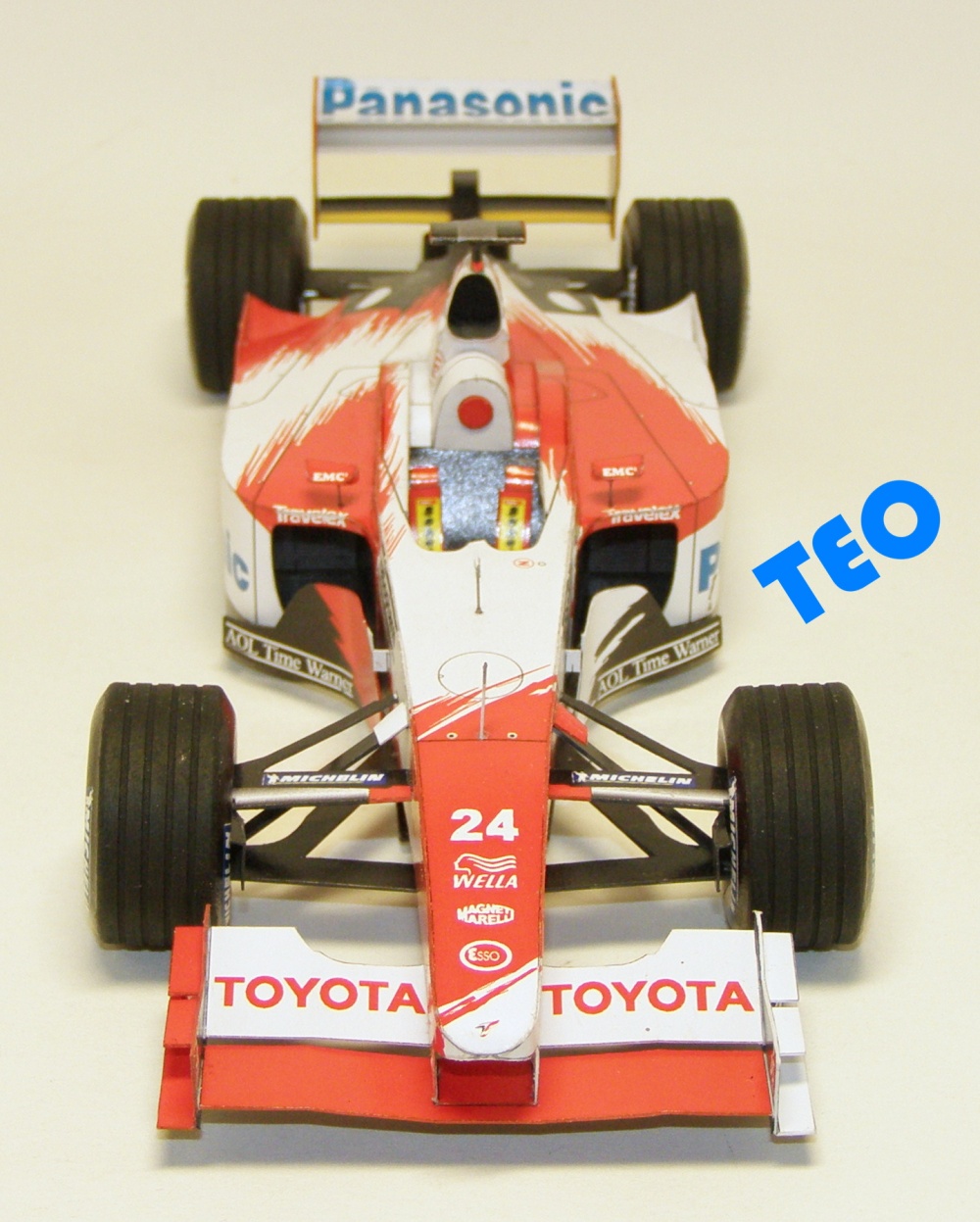 Toyota TF102 (Plná velikost v novém okně) Toyota TF102