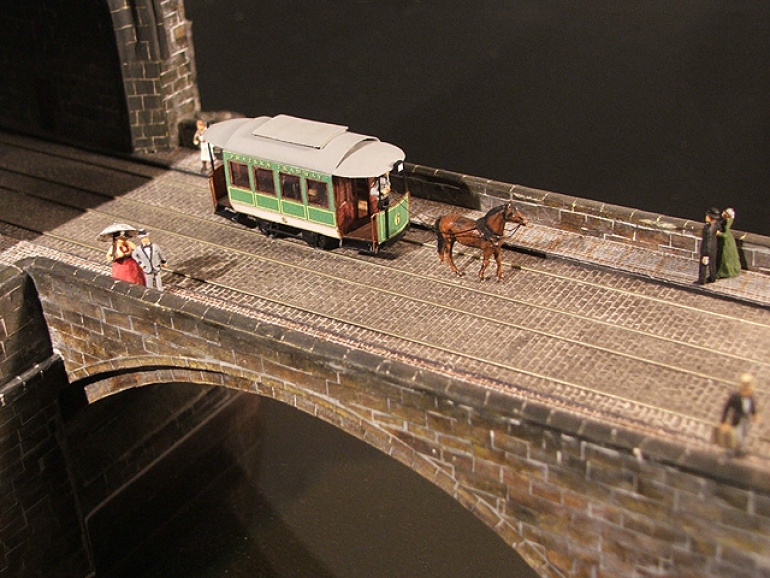 Tramvaj na Karlove moste 1889 (Plná velikost v novém okně) Tramvaj na Karlove moste 1889
