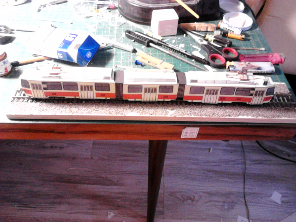 272097