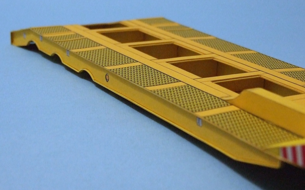298590