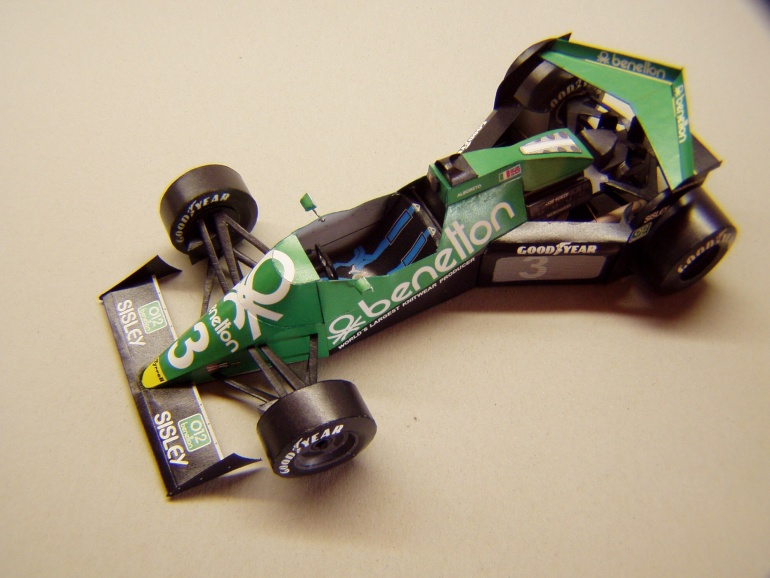 Tyrrell 012/1, 1983, M. Alboreto (Plná velikost v novém okně) Tyrrell 012/1, 1983, M. Alboreto