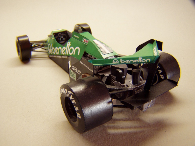 Tyrrell 012/1, 1983, M. Alboreto (Plná velikost v novém okně) Tyrrell 012/1, 1983, M. Alboreto