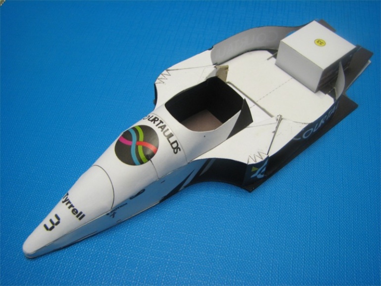 Tyrrell DG/016 (Plná velikost v novém okně) Tyrrell DG/016