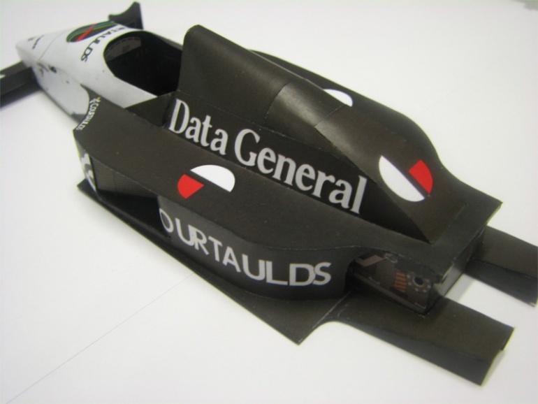 Tyrrell DG/016 (Plná velikost v novém okně) Tyrrell DG/016