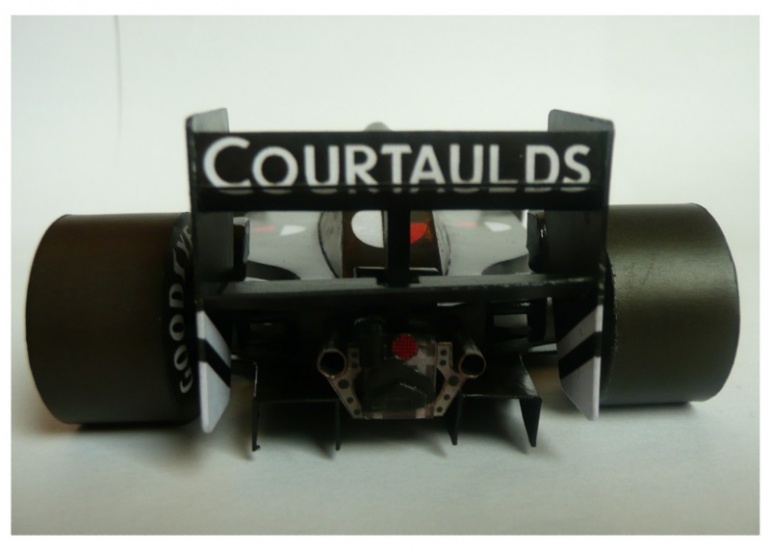 Tyrrell DG/016 (Plná velikost v novém okně) Tyrrell DG/016
