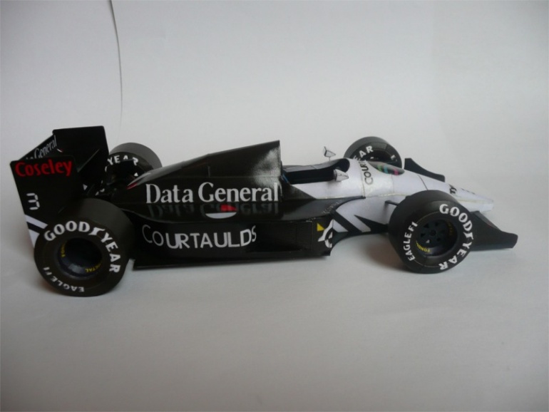 Tyrrell DG/016 (Plná velikost v novém okně) Tyrrell DG/016