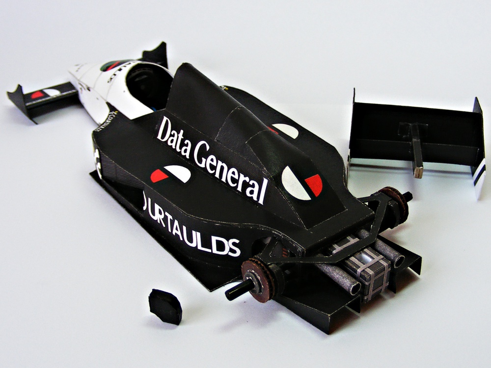 Tyrrell DG 016 (Plná velikost v novém okně) Tyrrell DG 016
