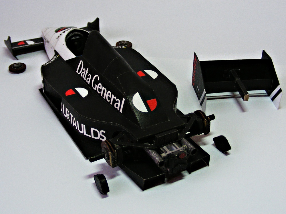 Tyrrell DG 016 (Plná velikost v novém okně) Tyrrell DG 016