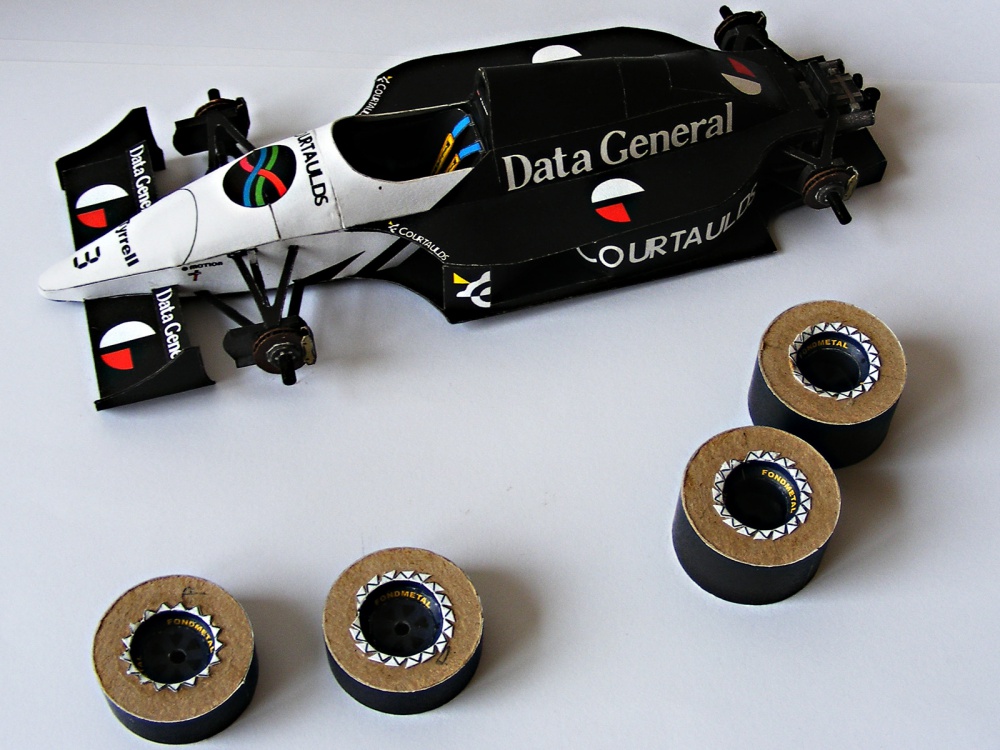 Tyrrell DG 016 (Plná velikost v novém okně) Tyrrell DG 016