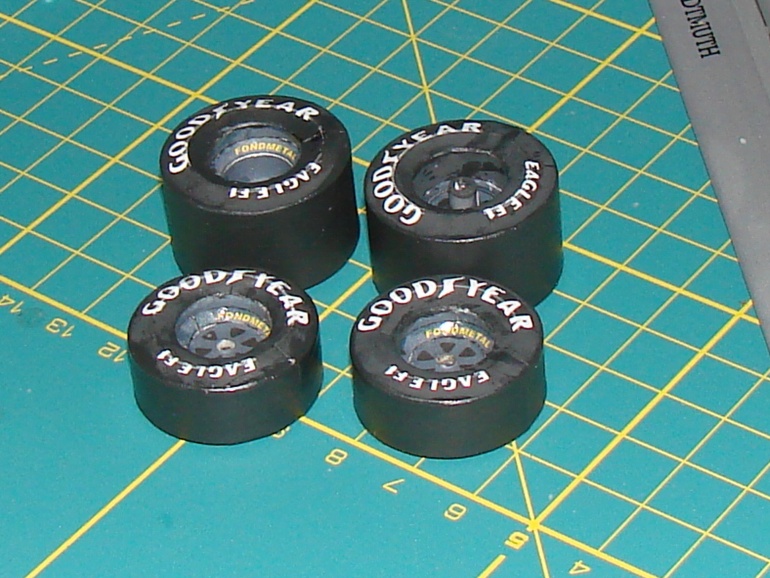 Tyrrell DG/016 (Plná velikost v novém okně) Tyrrell DG/016