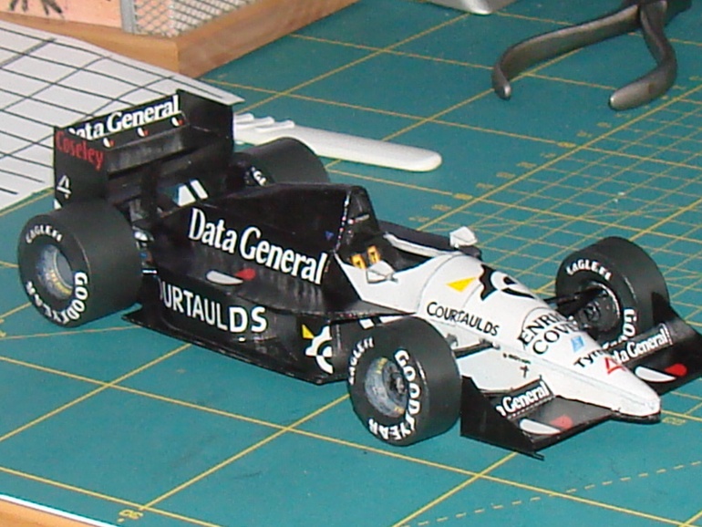 Tyrrell DG/016 (Plná velikost v novém okně) Tyrrell DG/016
