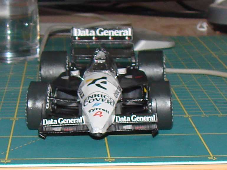 Tyrrell DG/016 (Plná velikost v novém okně) Tyrrell DG/016