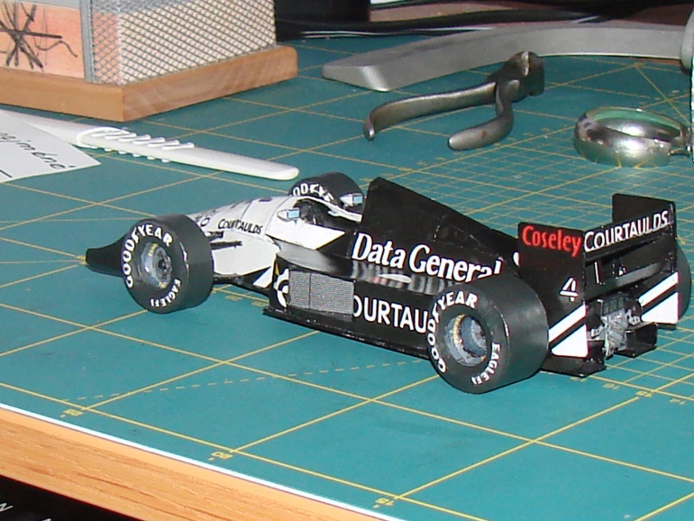 Tyrrell DG/016 (Plná velikost v novém okně) Tyrrell DG/016