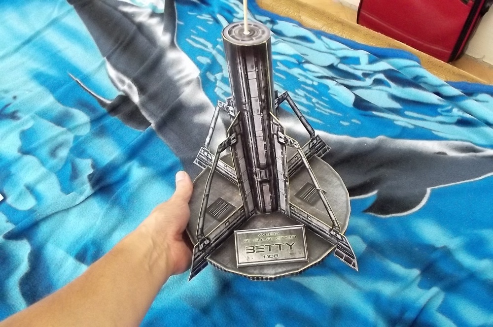 251823