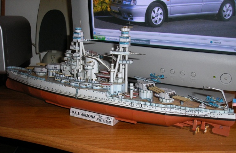 USS Arizona (Plná velikost v novém okně) USS Arizona