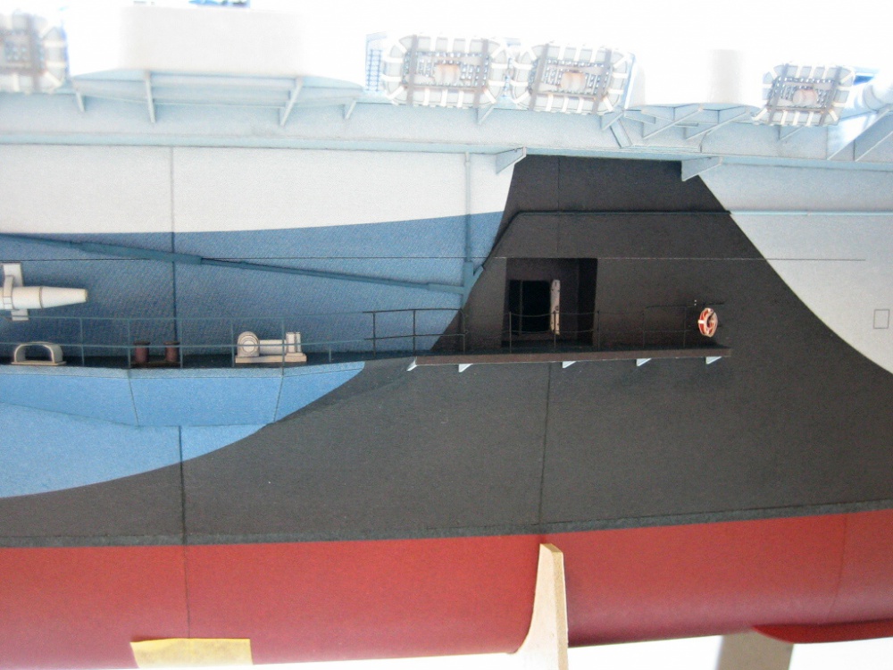 USS Gambier Bay (Plná velikost v novém okně) USS Gambier Bay