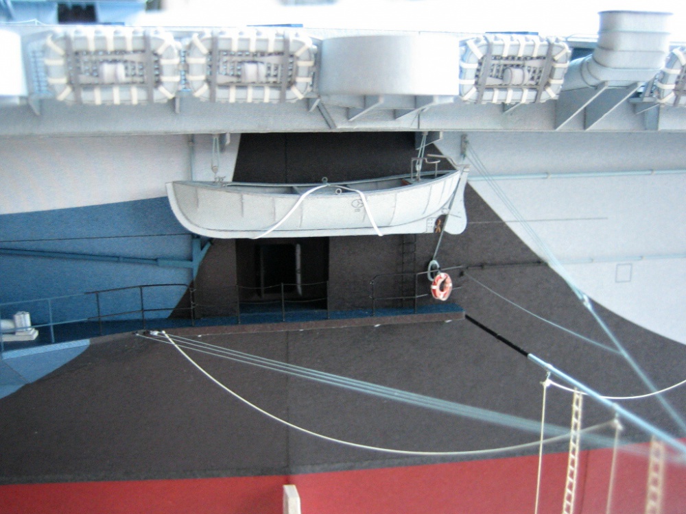 USS Gambier Bay (Plná velikost v novém okně) USS Gambier Bay