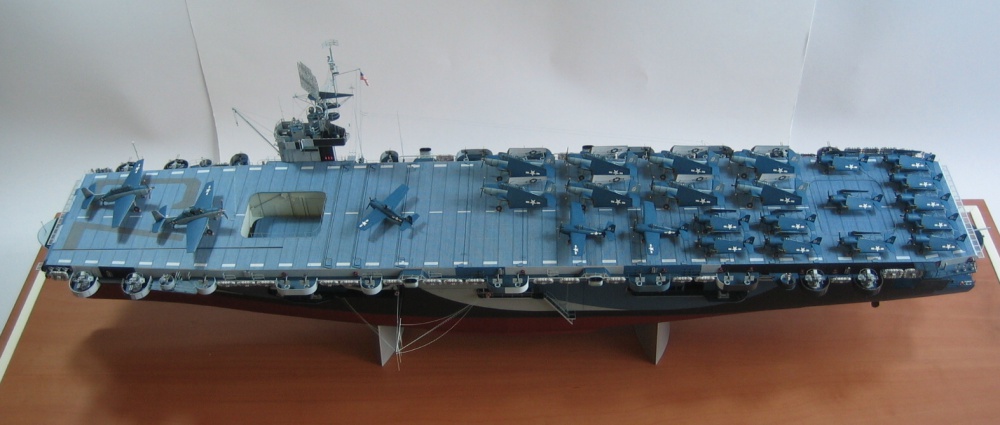 USS Gambier Bay (Plná velikost v novém okně) USS Gambier Bay