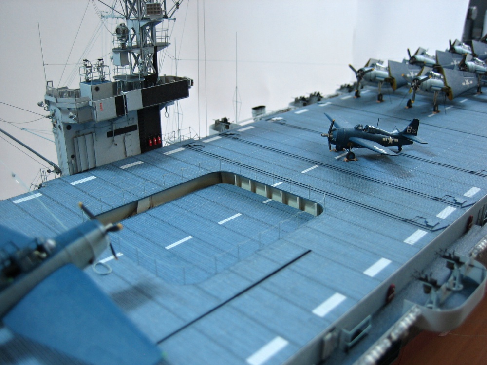 USS Gambier Bay (Plná velikost v novém okně) USS Gambier Bay