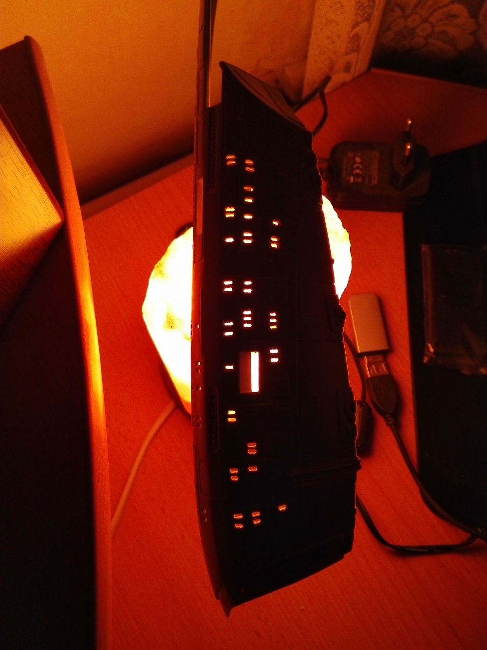 U.S.S. VOYAGER (Star Trek) Revell (Plná velikost v novém okně) U.S.S. VOYAGER (Star Trek) Revell