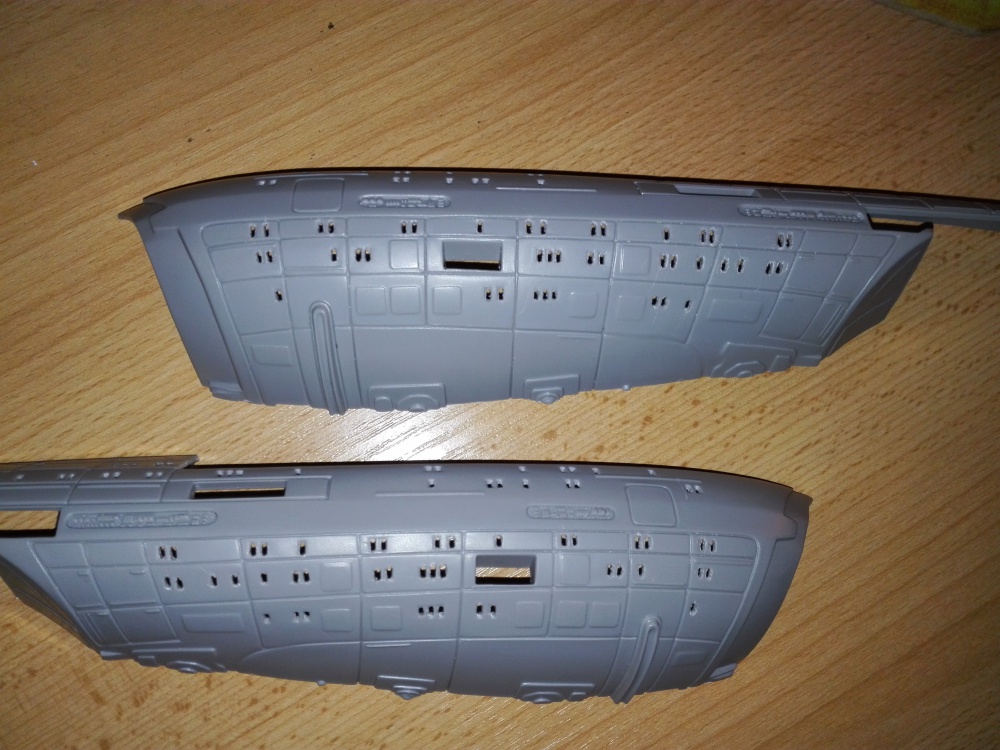 U.S.S. VOYAGER (Star Trek) Revell (Plná velikost v novém okně) U.S.S. VOYAGER (Star Trek) Revell