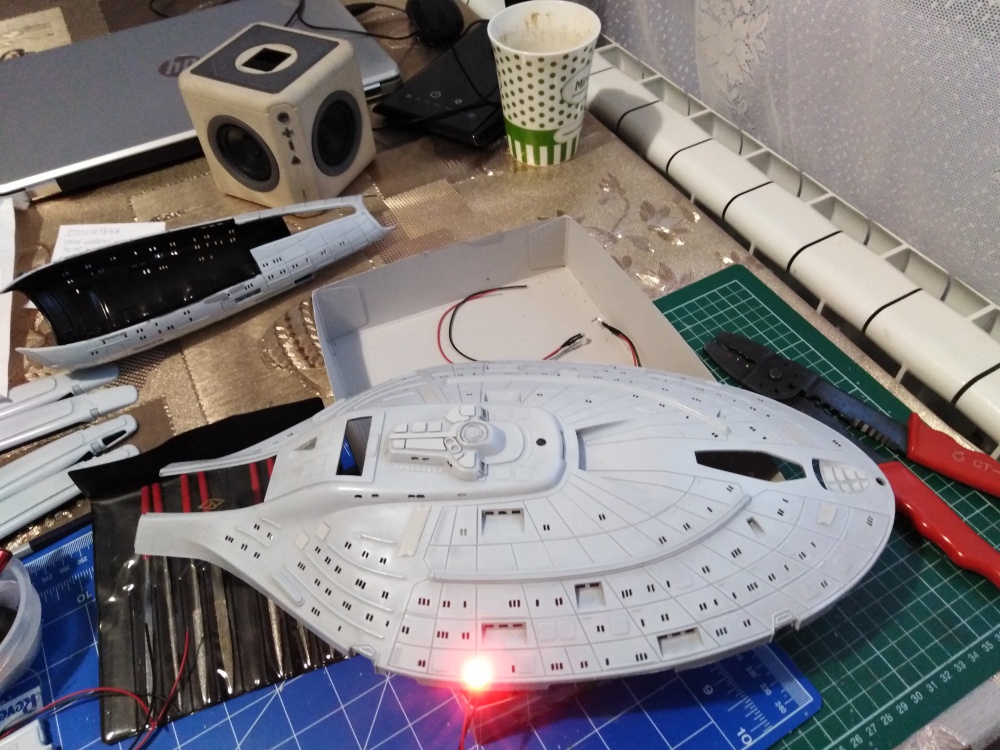 U.S.S. VOYAGER (Star Trek) Revell (Plná velikost v novém okně) U.S.S. VOYAGER (Star Trek) Revell