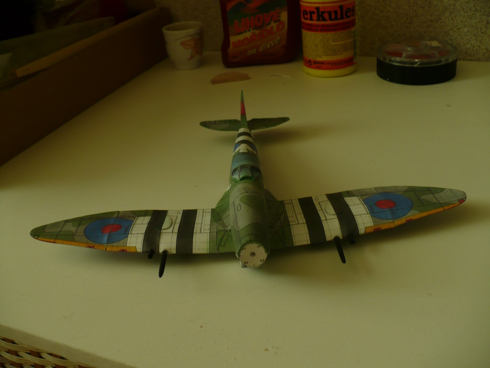 Vickers Supermarine Spitfire (Plná velikost v novém okně) Vickers Supermarine Spitfire