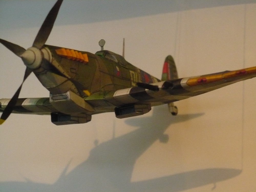 Vickers Supermarine Spitfire (Plná velikost v novém okně) Vickers Supermarine Spitfire