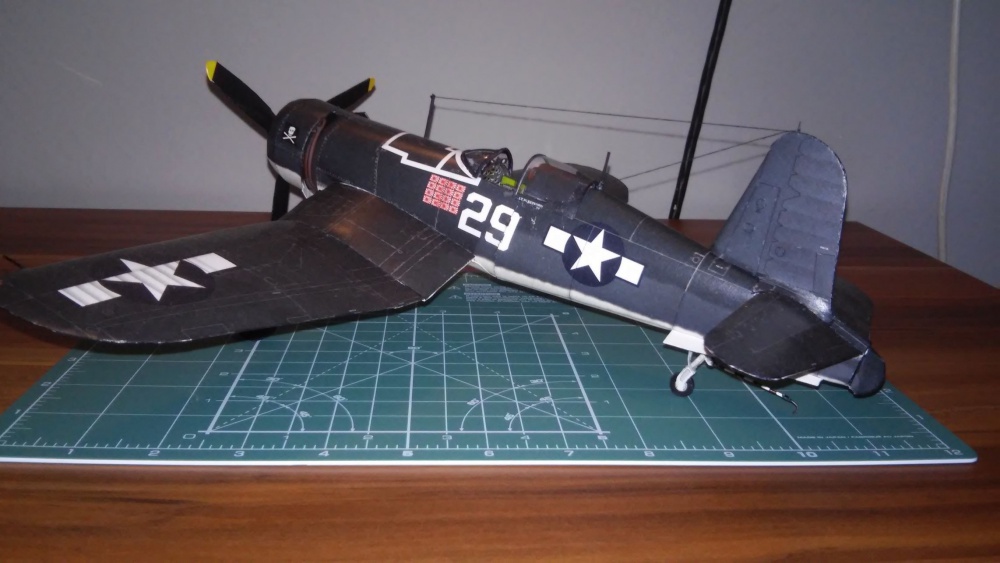 Vought F4U Corsair (Plná velikost v novém okně) Vought F4U Corsair