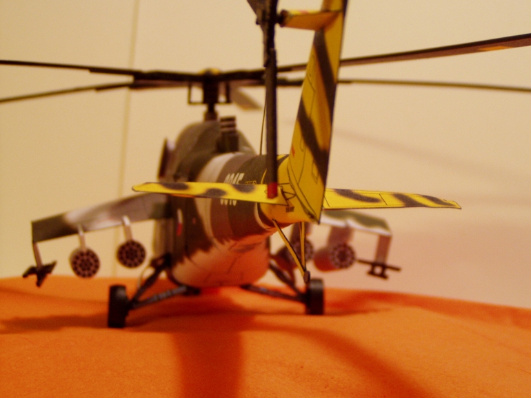 Bitevní vrtulník Mi-24 Hind (Plná velikost v novém okně) Bitevní vrtulník Mi-24 Hind