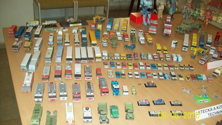Výstava papírových modelů 5-6 června MUZEUM Dvůr Králové (Plná velikost v novém okně) Výstava papírových modelů 5-6 června MUZEUM Dvůr Králové