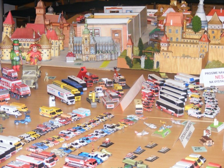 Výstava papírových modelů 5-6 června MUZEUM Dvůr Králové (Plná velikost v novém okně) Výstava papírových modelů 5-6 června MUZEUM Dvůr Králové