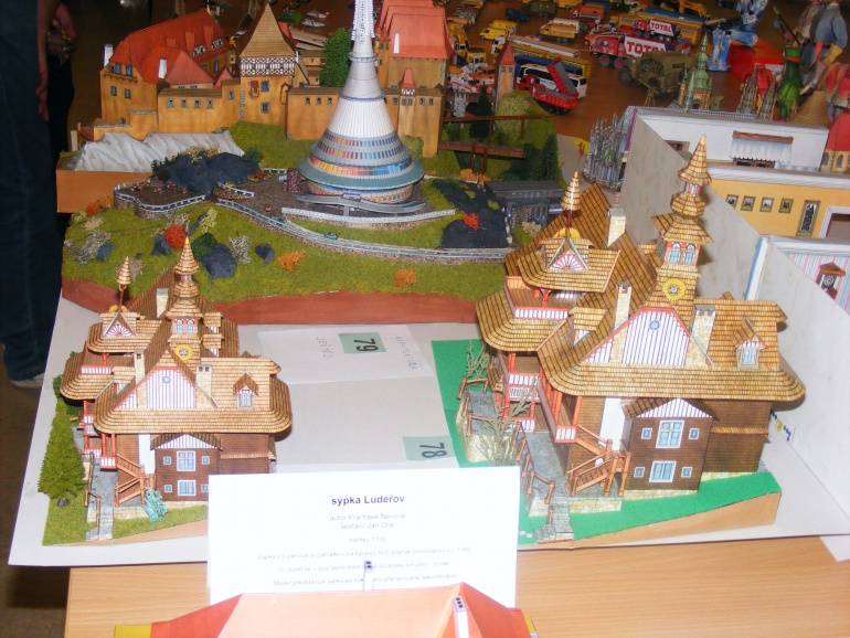 Výstava papírových modelů 5-6 června MUZEUM Dvůr Králové (Plná velikost v novém okně) Výstava papírových modelů 5-6 června MUZEUM Dvůr Králové