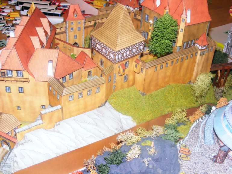 Výstava papírových modelů 5-6 června MUZEUM Dvůr Králové (Plná velikost v novém okně) Výstava papírových modelů 5-6 června MUZEUM Dvůr Králové