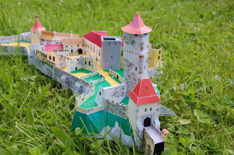 Vývojový model rekonstrukce hradu Zvíkov (Plná velikost v novém okně) Vývojový model rekonstrukce hradu Zvíkov