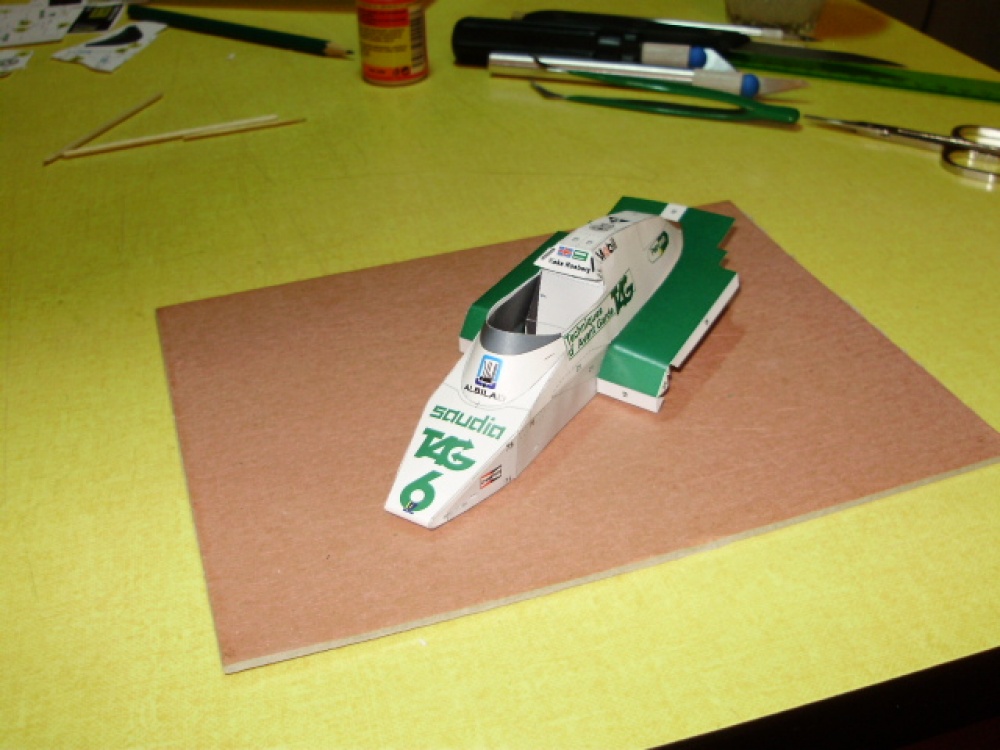 Williams FW 08 Ford (Plná velikost v novém okně) Williams FW 08 Ford