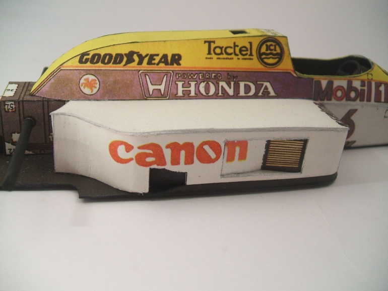 Williams FW 11 B (Plná velikost v novém okně) Williams FW 11 B