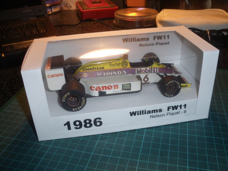 Williams FW11 (Plná velikost v novém okně) Williams FW11