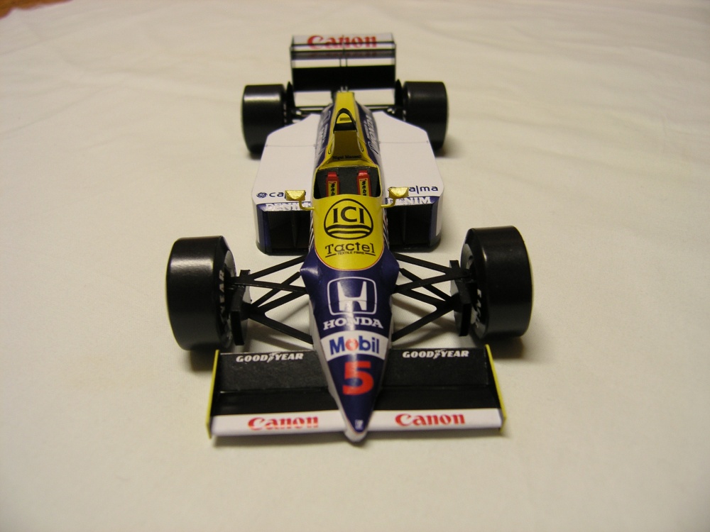 Williams FW11 (Plná velikost v novém okně) Williams FW11